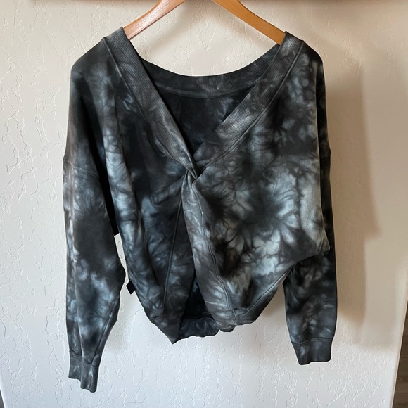 JoyLab Sweaters - Joy Lab Tie Dye Cropped Sweater with exposed back, Size XS—NWT, Loungewear•••